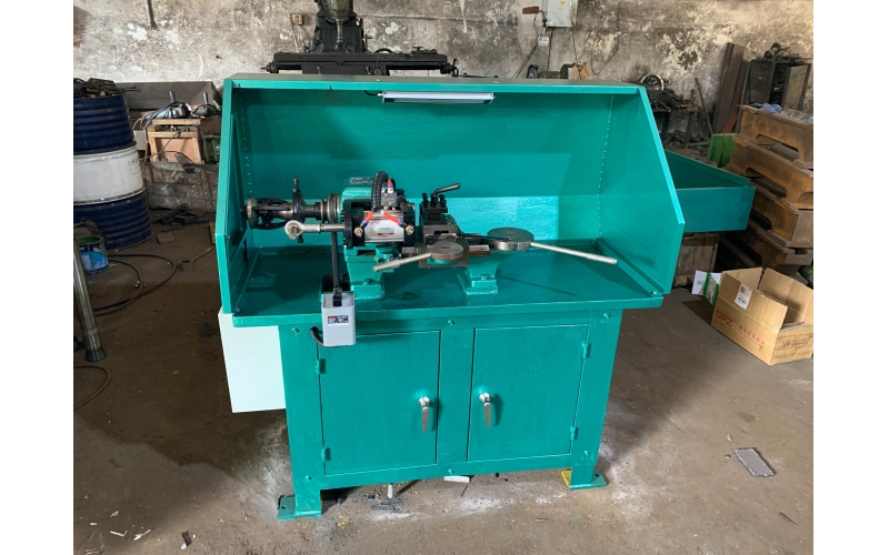 620儀表車床，帶氣動(dòng)夾緊裝置，可以減輕工人勞動(dòng)強(qiáng)度