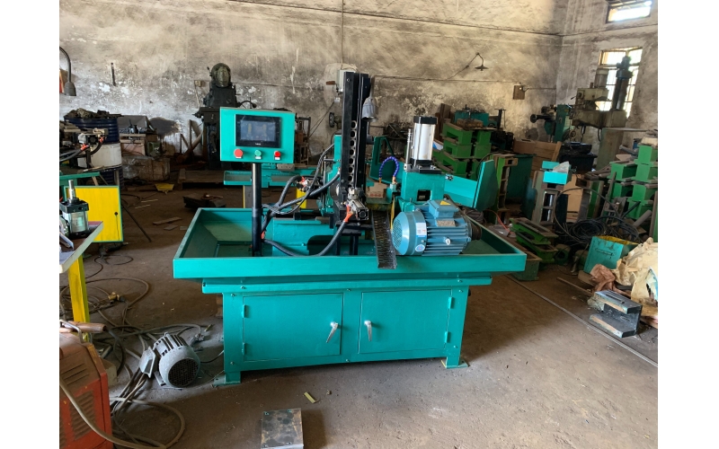 新款螺母自動(dòng)開槽機(jī)床的特點(diǎn)